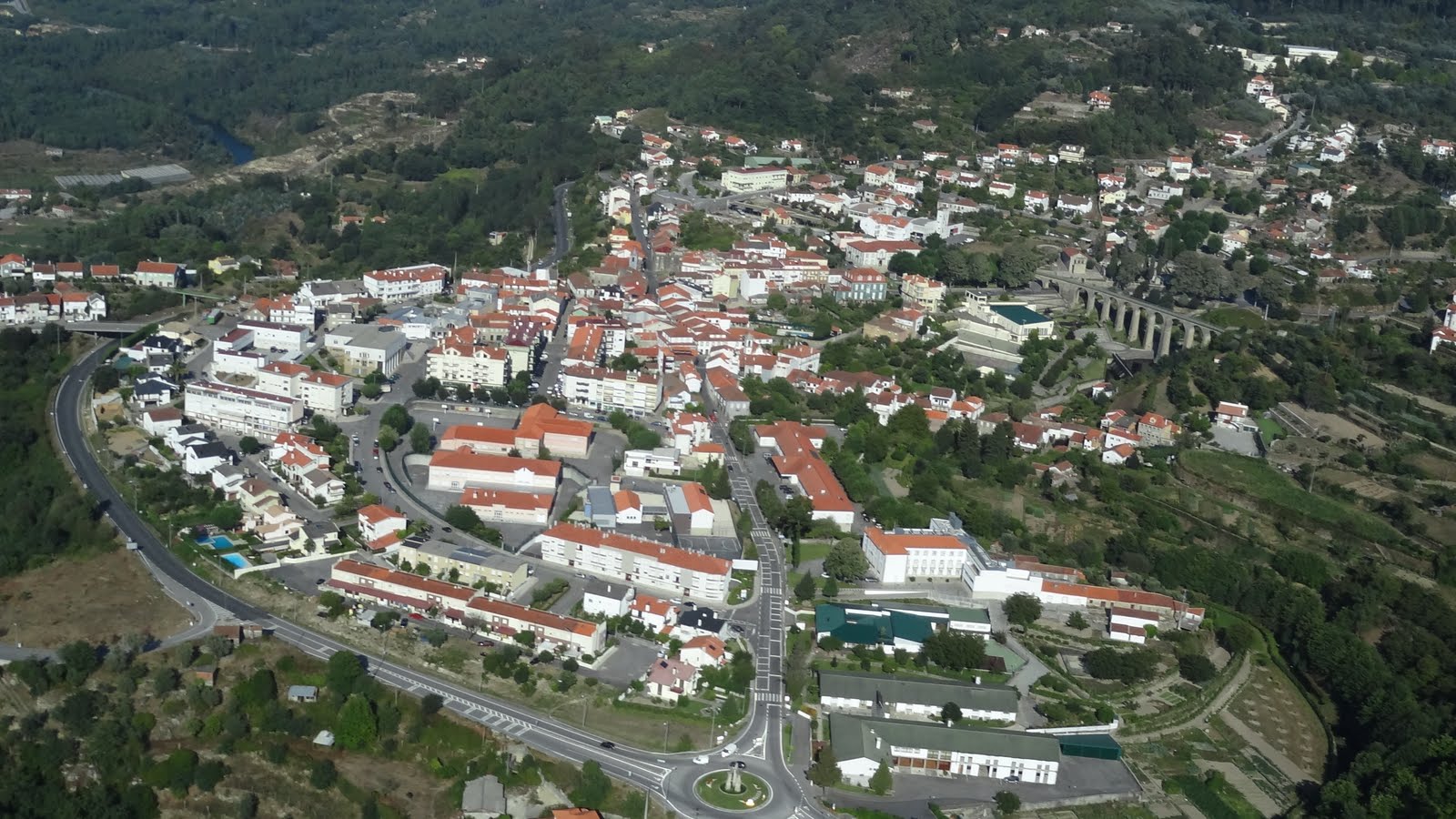 Vouzela vista aérea sobre a vila