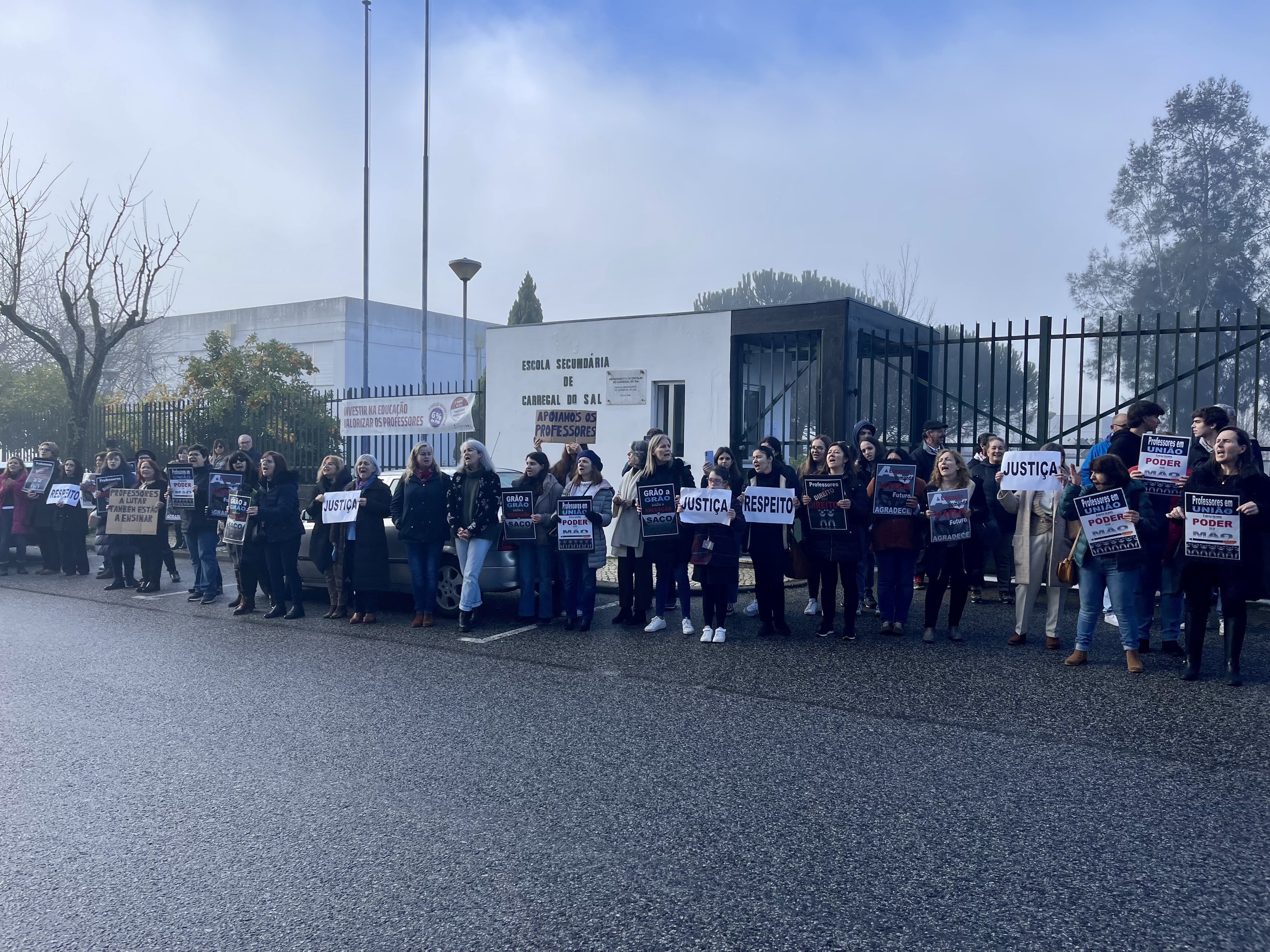 Manifestação de professores, alunos e funcionários Carregal do Sal 