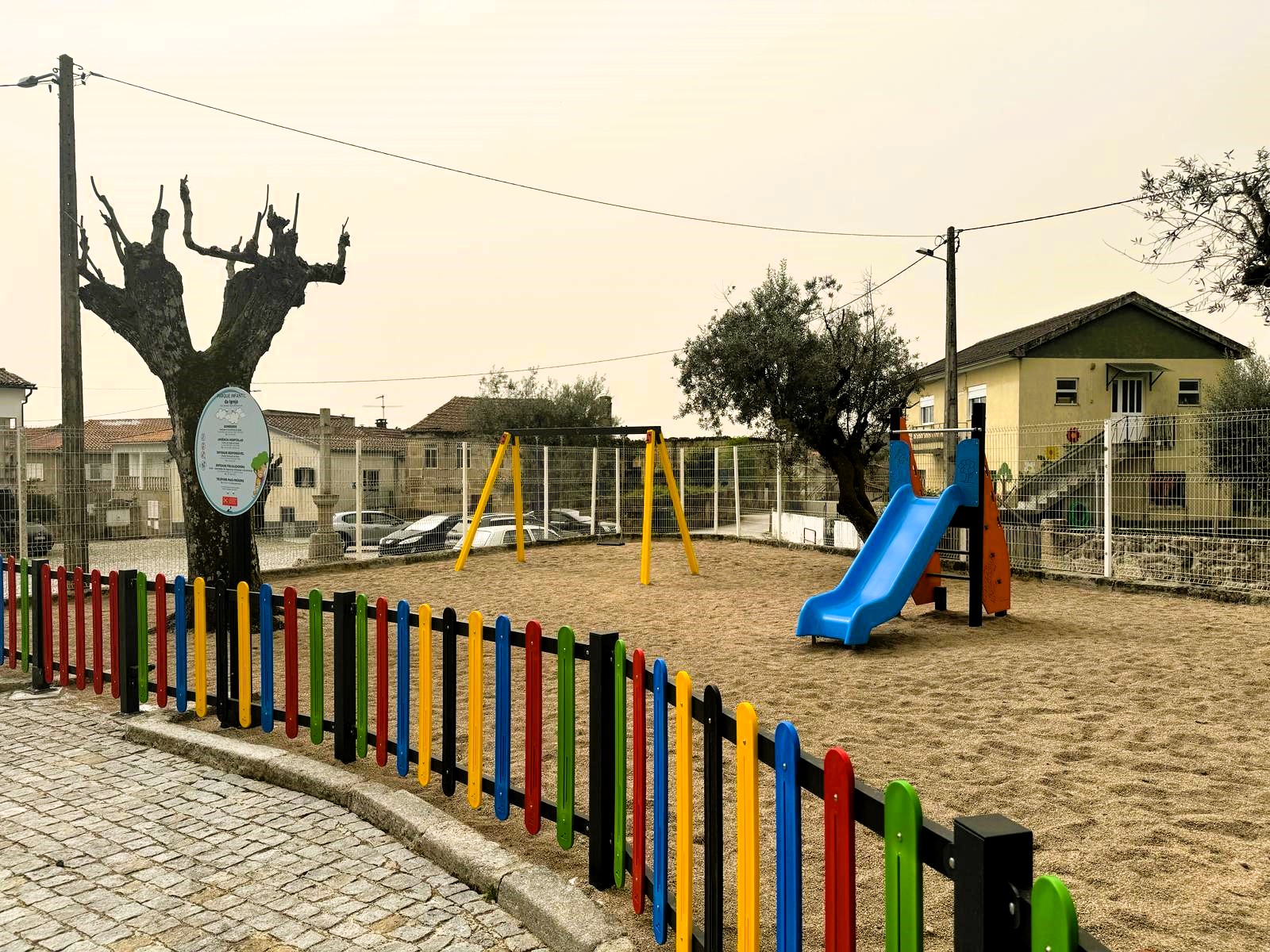 parque infantil da igreja freguesia de senhorim câmara de nelas