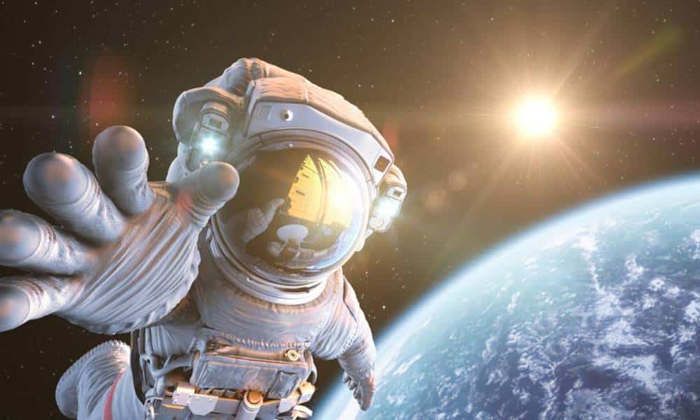 Primeiro astronauta civil vai ser enviado para o espaço - SIC Notícias