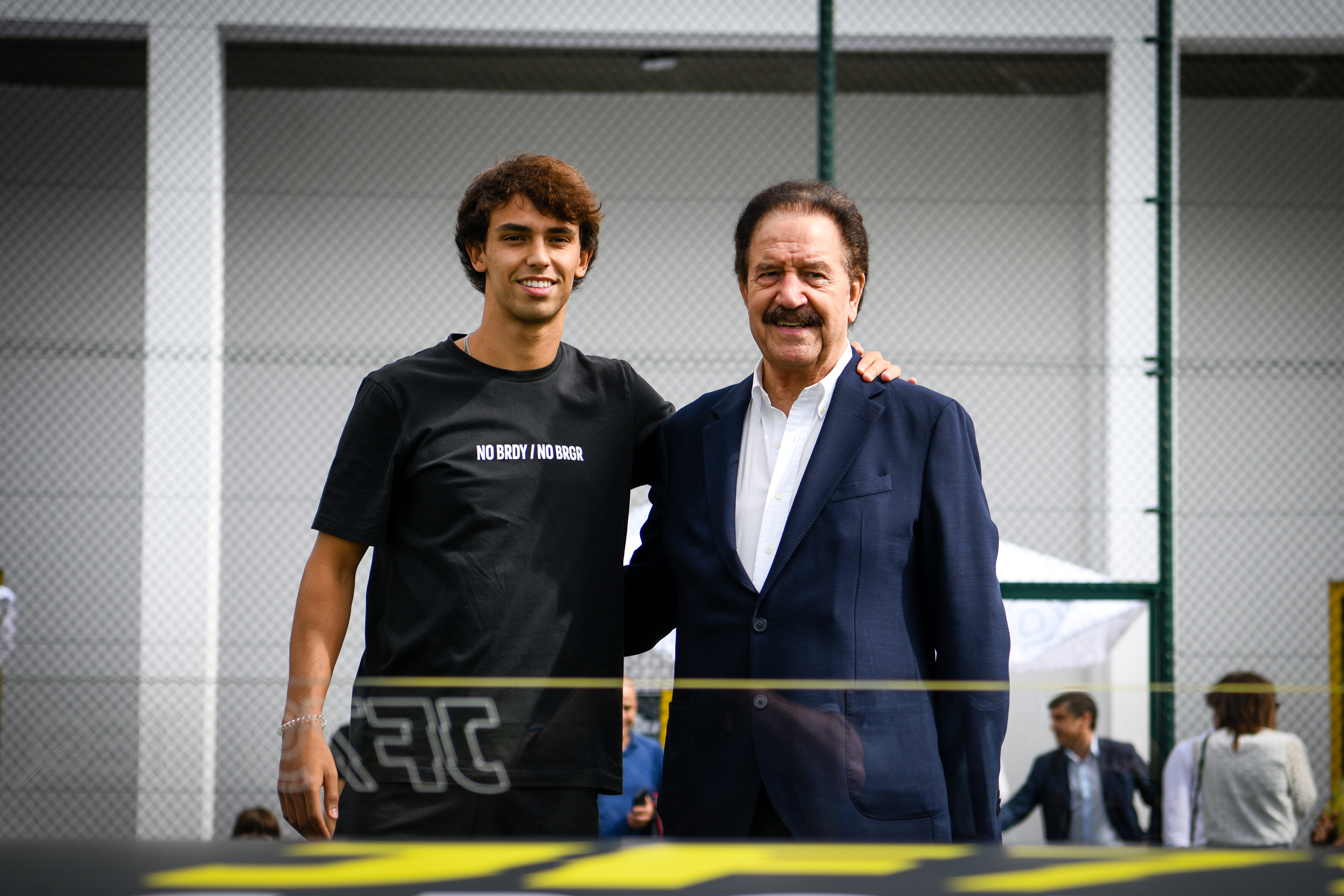 João Felix tira fotografia com Fernando Ruas na inauguração do JF79 Sports Center