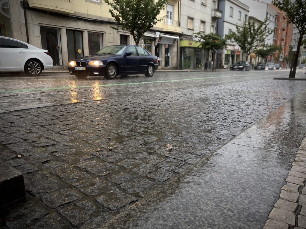  Trovoada e chuva esta terça-feira na região