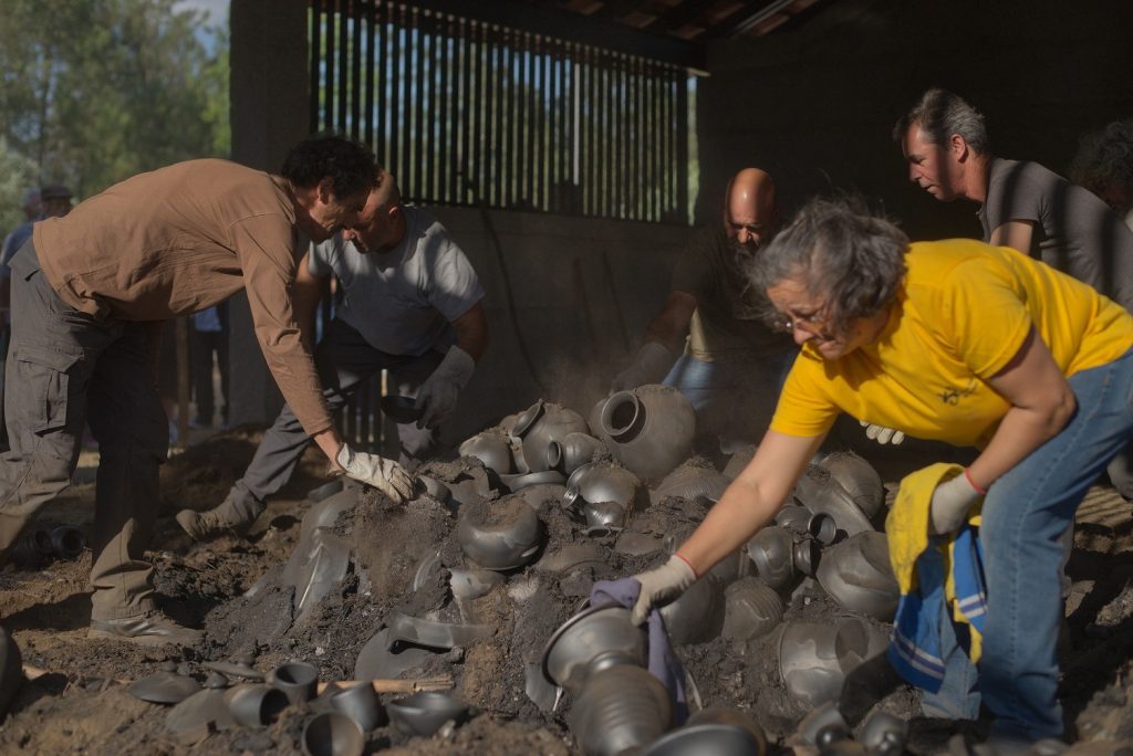  Especialistas de cerâmica visitam Tondela para conhecer barro negro de Molelos