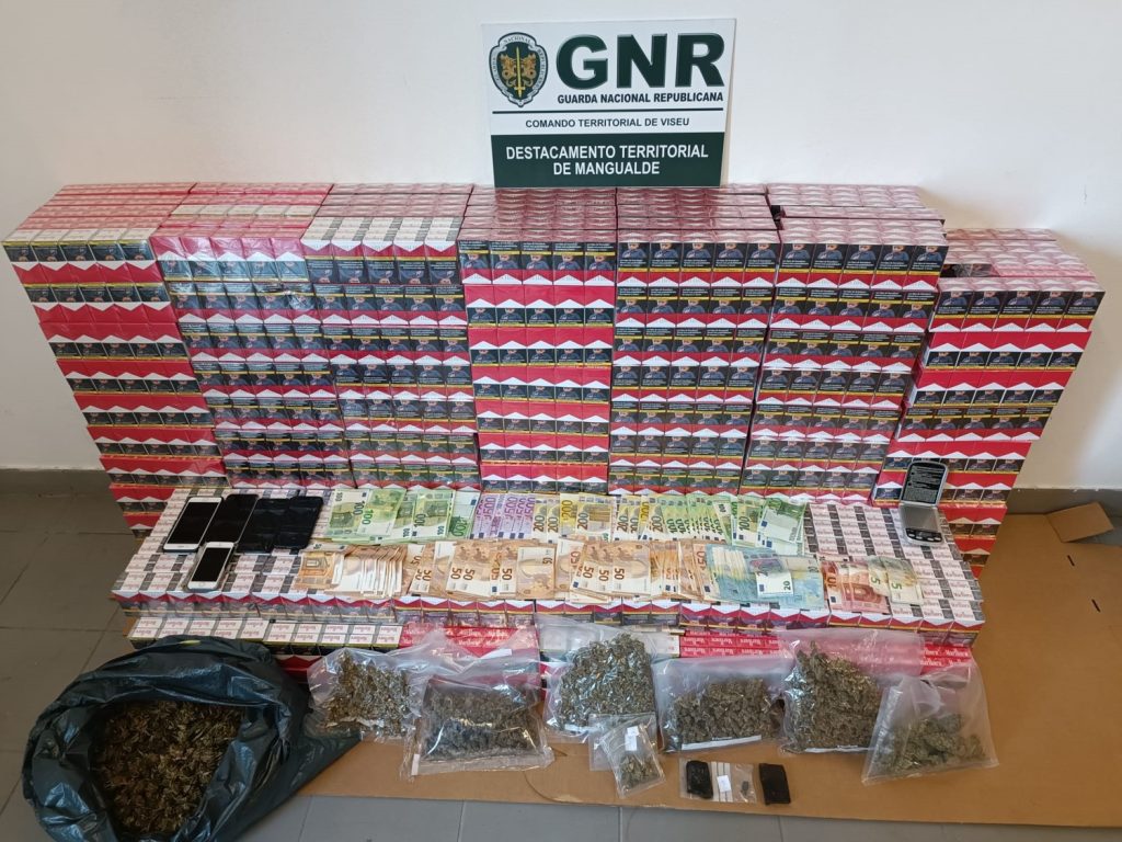  GNR apreende droga e maços de tabaco ilegais em Penalva do Castelo