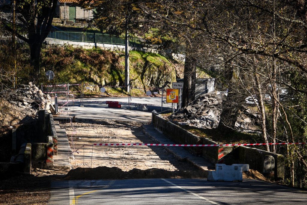  Ponte separa povoações em Povolide. Autarquia promete pagar portagens