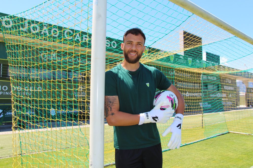  Guarda-redes Gabriel Souza é reforço do Tondela