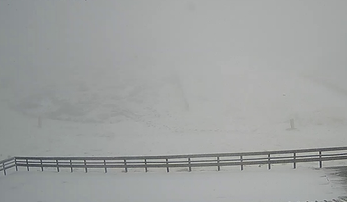  Queda de neve corta estradas na Serra da Estrela