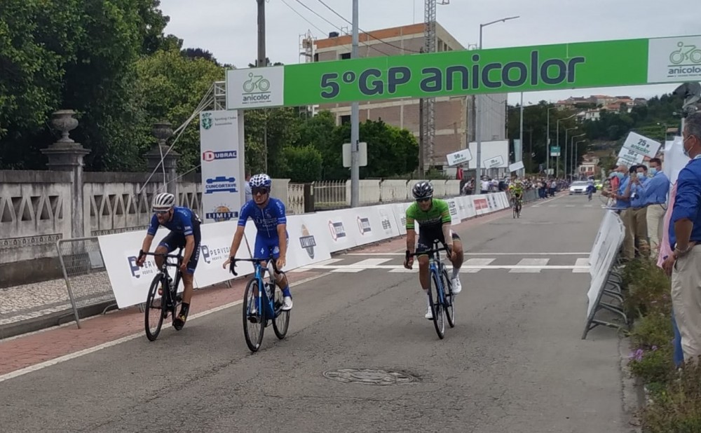  Ciclismo: equipa de Mortágua no pódio do GP Anicolor