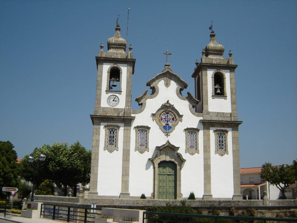  Angola classifica igreja matriz de Waku Kungo, cópia fiel da de Santa Comba Dão