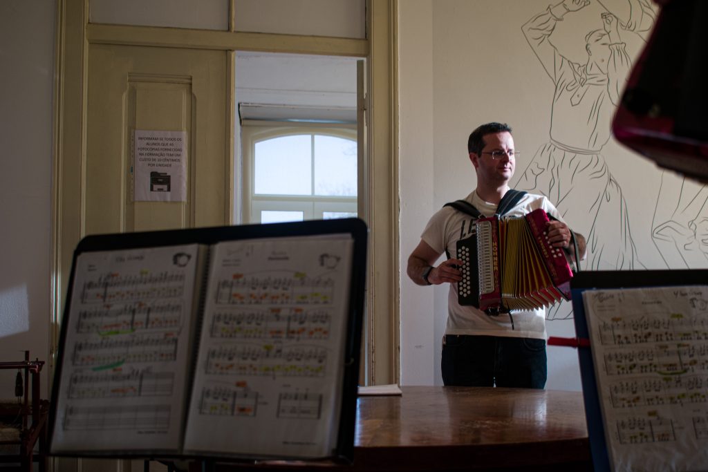  A academia que ambiciona recuperar o folclore tradicional português