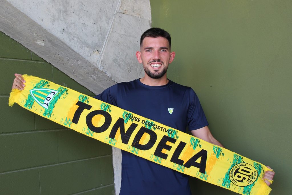  Nuno Cunha assina pelo Tondela