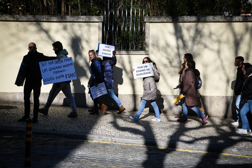  Greve: escolas encerradas no distrito de Viseu e Sindicato fala em “enorme” adesão - Jornal do Centro