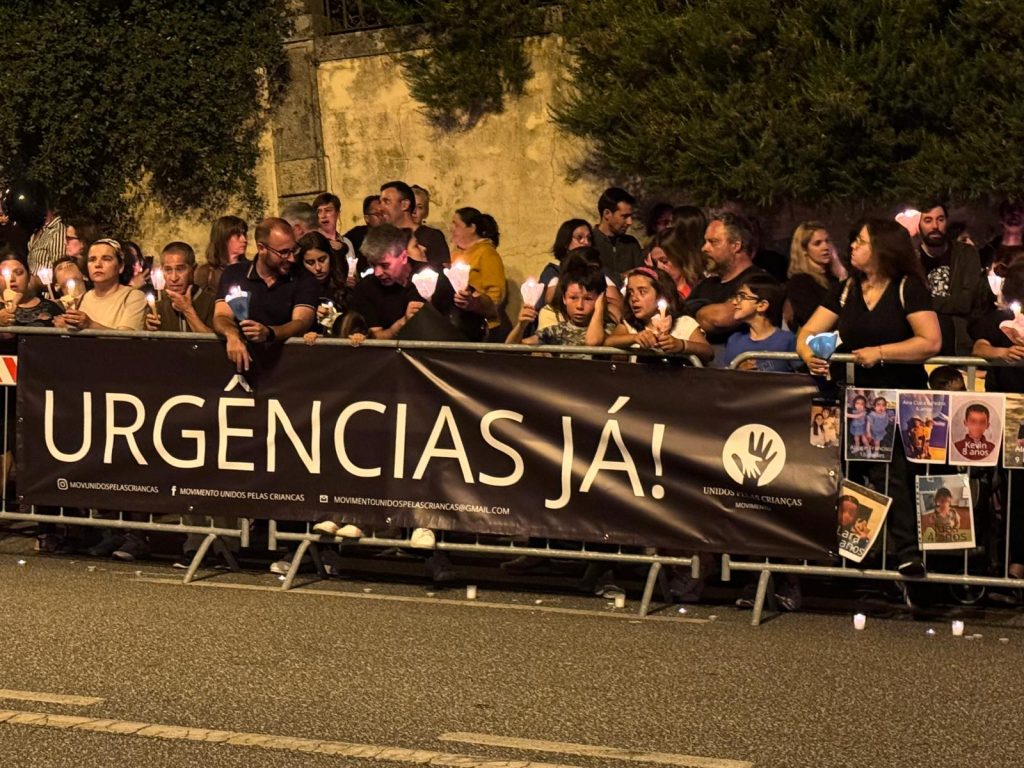  Viseu: Vigília pela abertura da urgência pediátrica à noite junta mais de 200 pessoas e utentes prometem luta