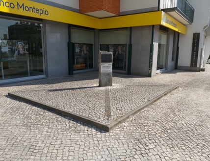  Continua a polémica em torno da placa colocada na homenagem a Álvaro Monteiro