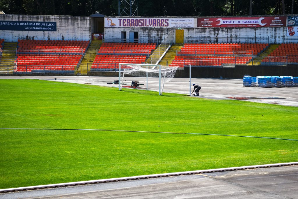  SAD do Académico de Viseu vai assumir a manutenção do relvado do Fontelo