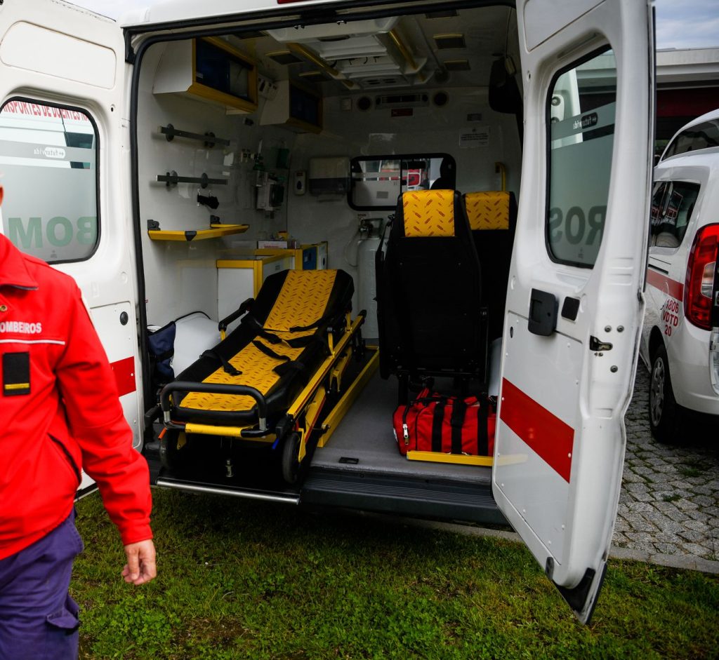  Acidente com ambulância fez cinco feridos ligeiros