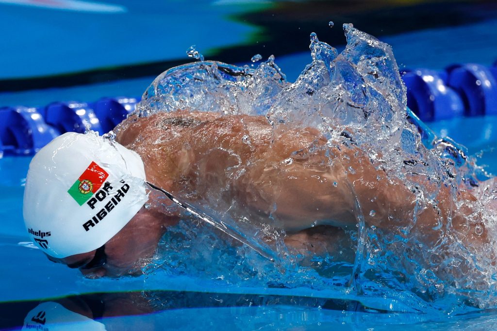  Diogo Ribeiro é campeão do mundo em 50 metros mariposa