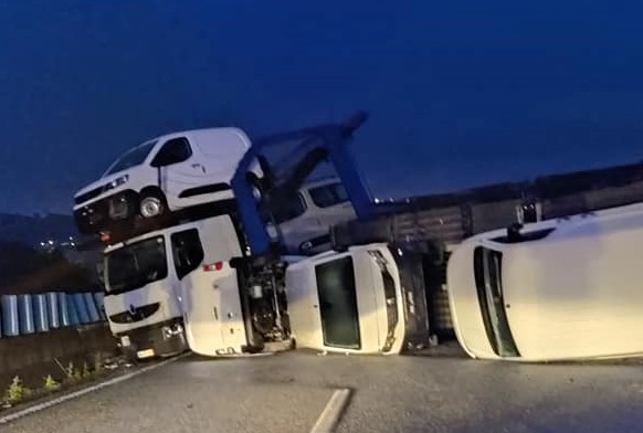  A25 já reabriu ao trânsito. Despiste de camião fechou estrada durante oito horas