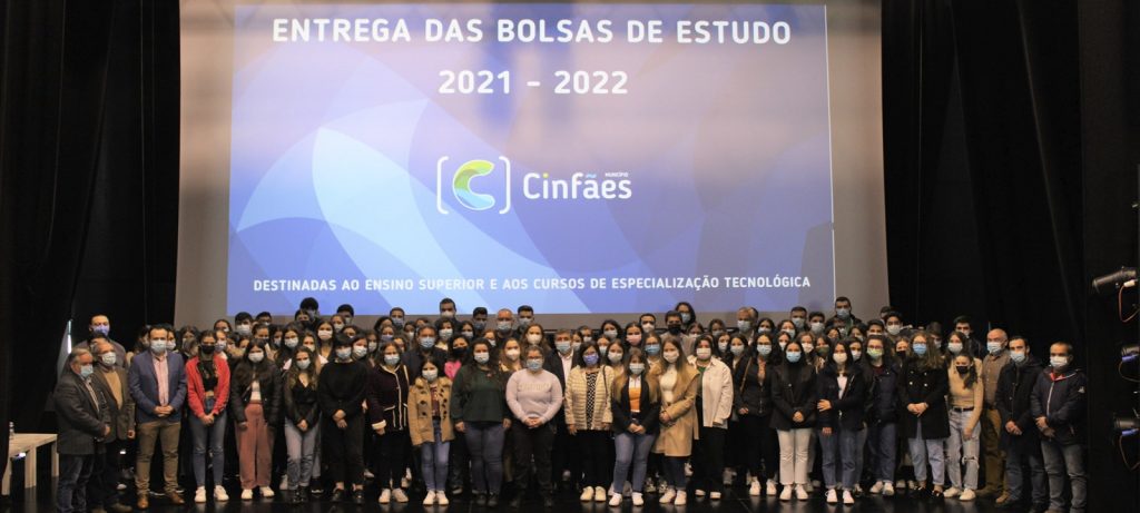  Mais de 140 alunos de Cinfães receberam bolsas de estudo