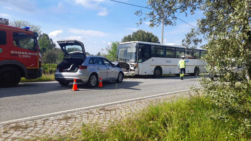  Trânsito cortado na N229 devido a acidente