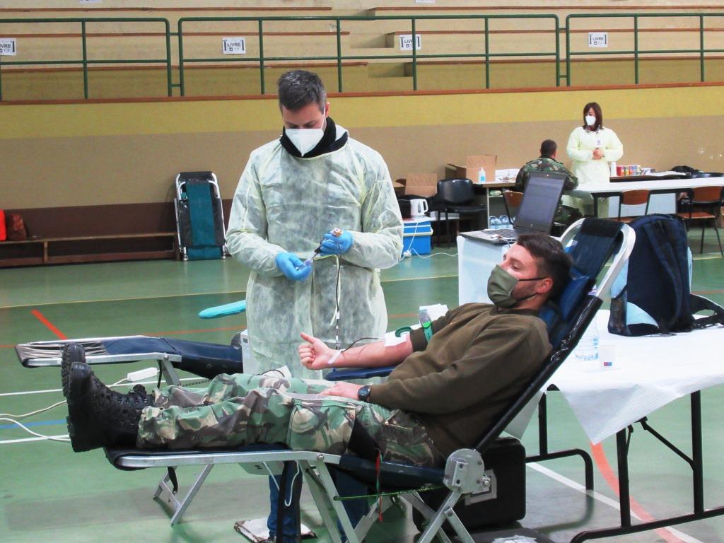  Militares do RI 14 em campanha de recolha de sangue