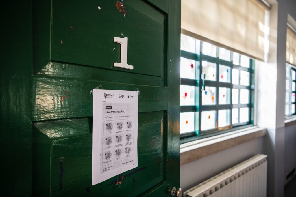  Bem-estar e saúde mental de profissionais educativos em debate