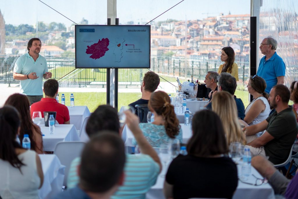  Cerca de 20 produtores apresentam vinhos do Dão no Porto