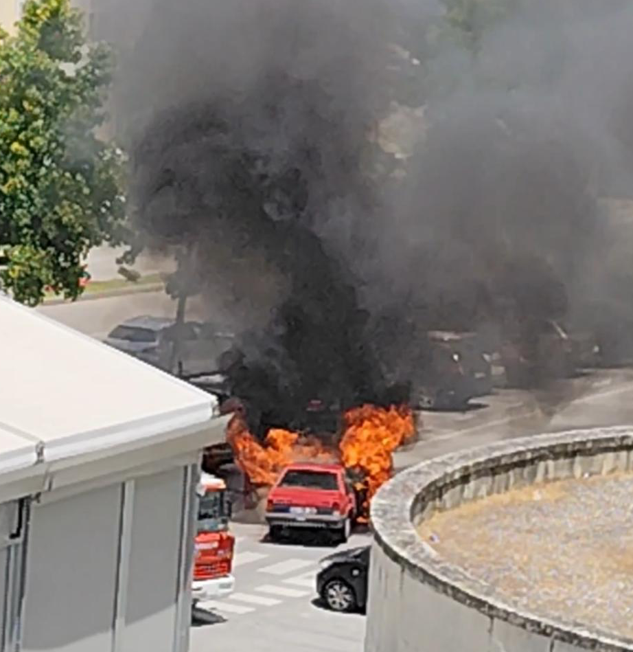  Viseu: Incêndio em viatura danifica mais dois carros estacionados no parque do Mercado dos Produtores