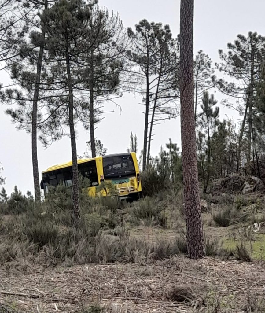  Autocarro do MUV roubado durante a noite e encontrado na serra do Crasto