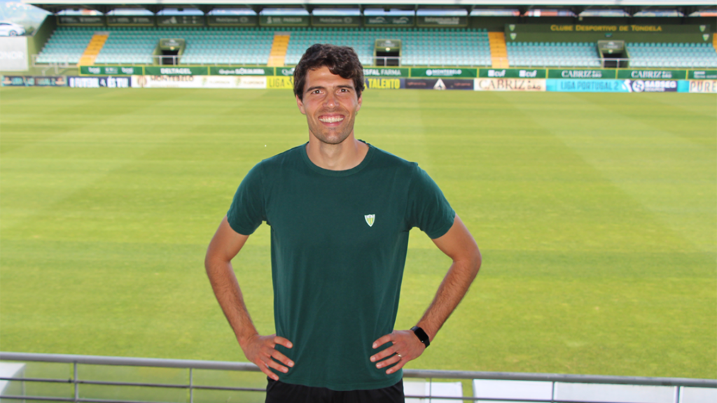  Defesa central João Afonso assina pelo Tondela