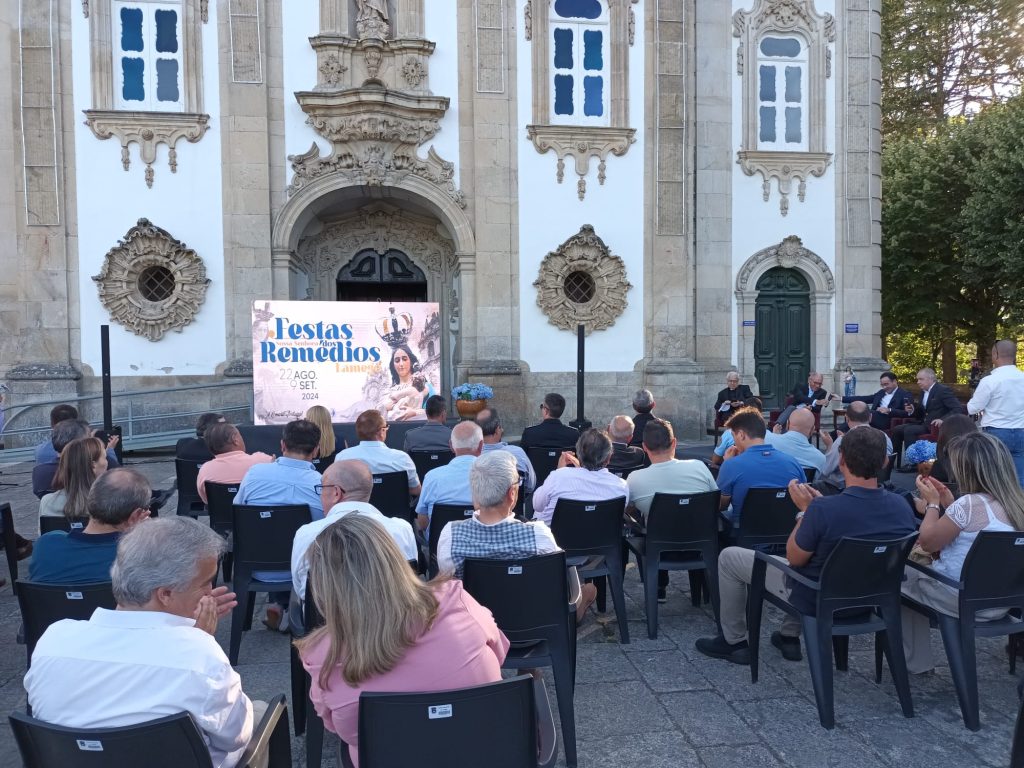  Festa da Nossa Senhora dos Remédios com Diogo Piçarra, DAMA e Carminho