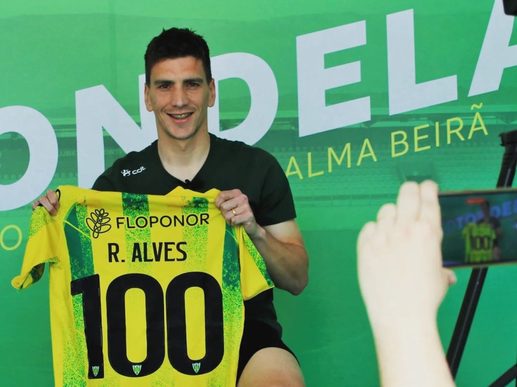  Ricardo Alves fez 100 jogos pelo Tondela. Em 'maratona de altos e baixos', jogador destaca manutenção e Jamor