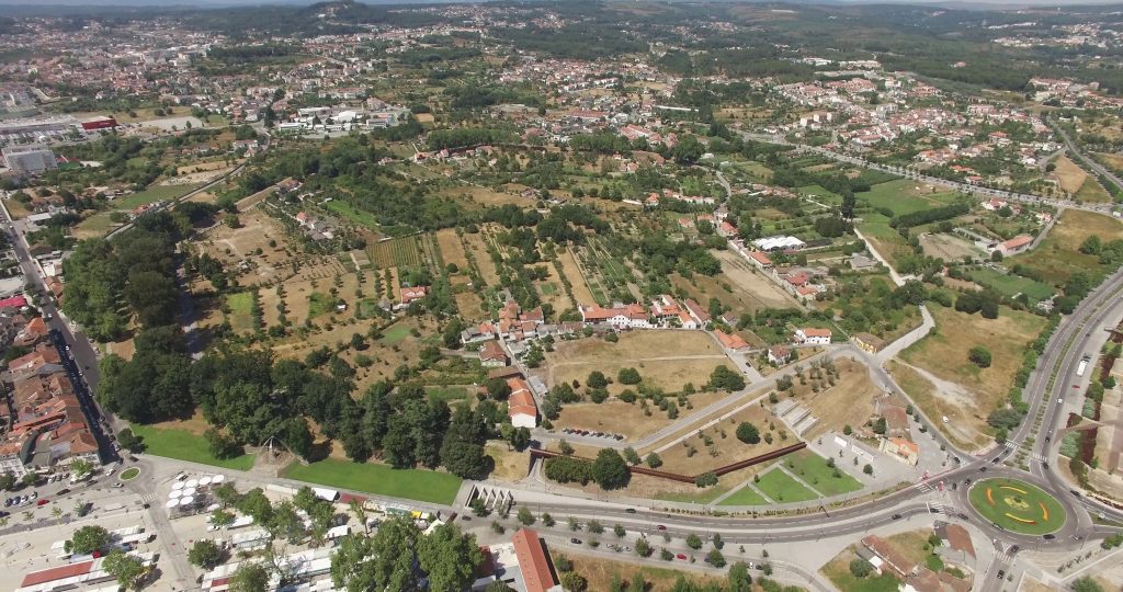  Caminho de lama na Cava de Viriato (Viseu) vai ficar com cubos de granito