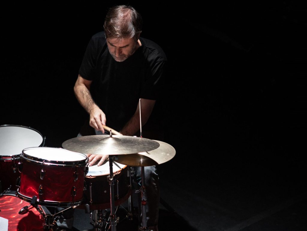  O trio de Jorge Queijo que vai além do jazz e ''sintetiza um bocadinho os gostos por outras áreas da música''