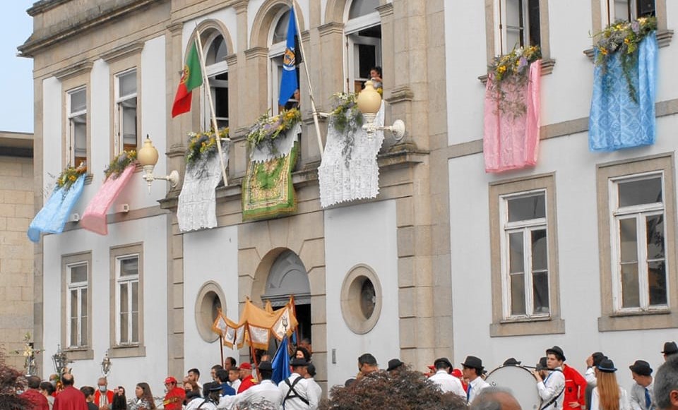  Centenas de fiéis no Corpo de Deus de Oliveira de Frades