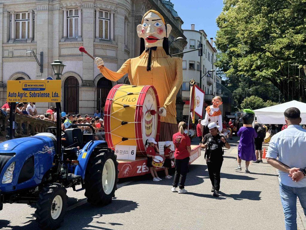  Cavalhadas de Vildemoinhos saíram à rua e milhares de pessoas gostaram do que viram