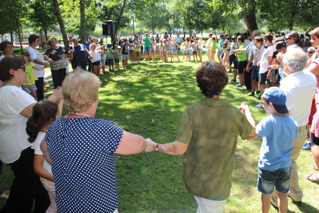  Cerca de 300 pessoas celebram o Dia dos Avós em Tondela