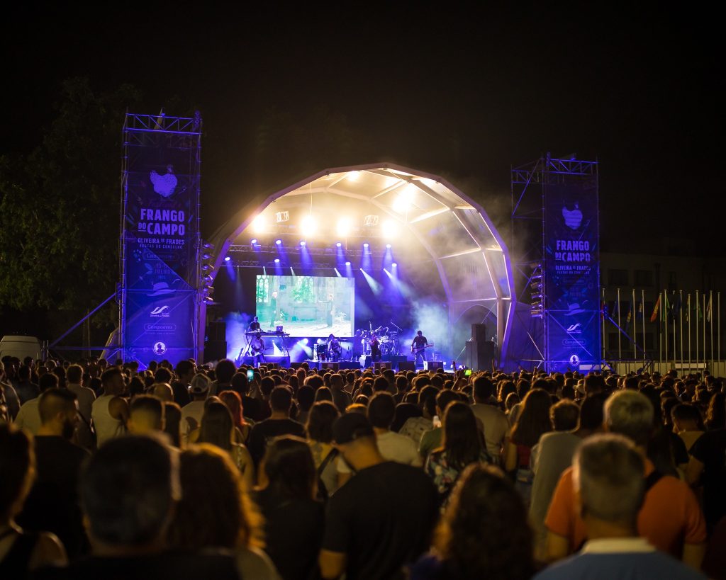  Nininho Vaz Maia, Piruka e Nuno Ribeiro no Festival Frango do Campo em Oliveira de Frades