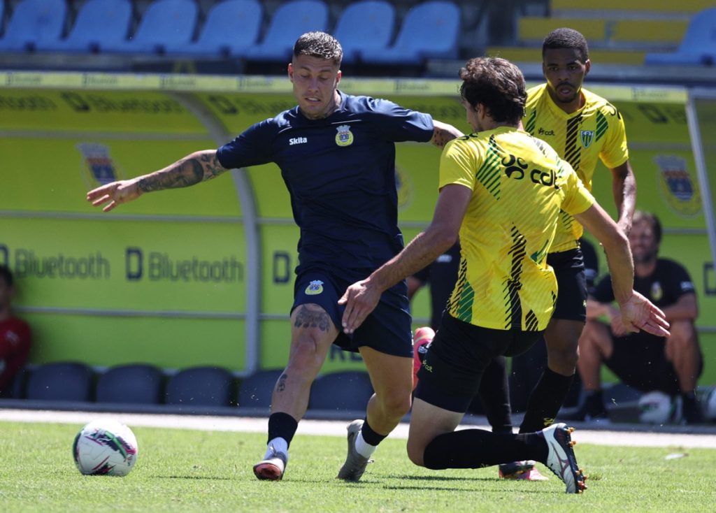  Tondela e Arouca empatam sem golos em jogo particular