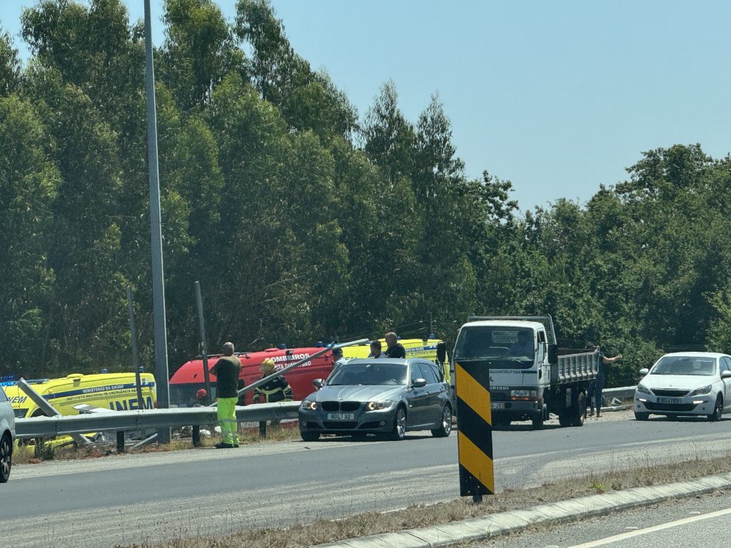  Despiste no IP3 provoca dois feridos graves. Vítimas são mãe e filho