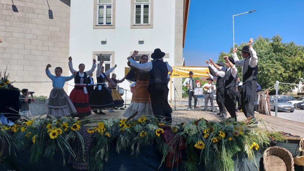  Ranchos de Portugal e da Sérvia reúnem-se em Oliveira de Frades