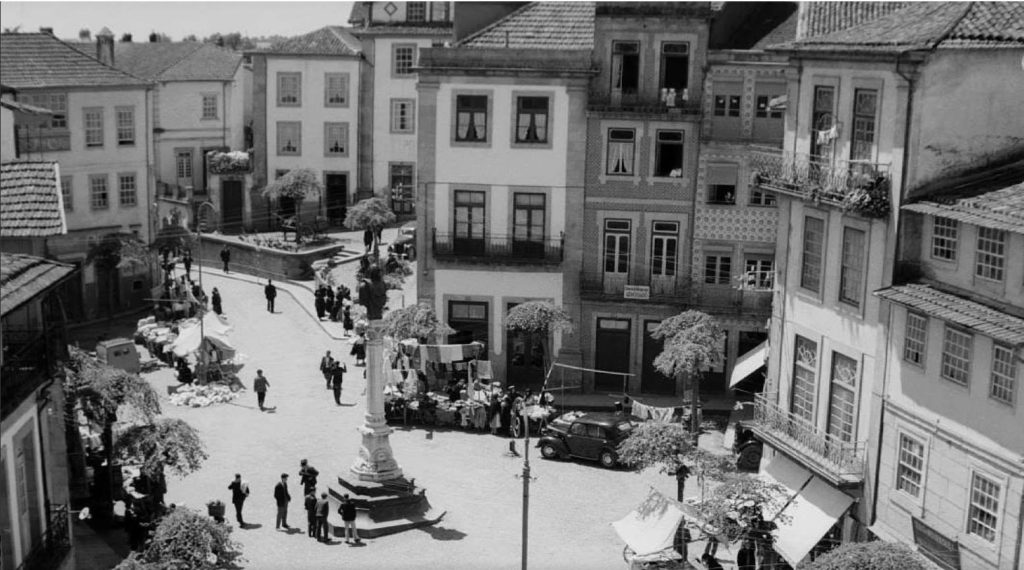  Praça D. Duarte, de feira a zona de animação noturna