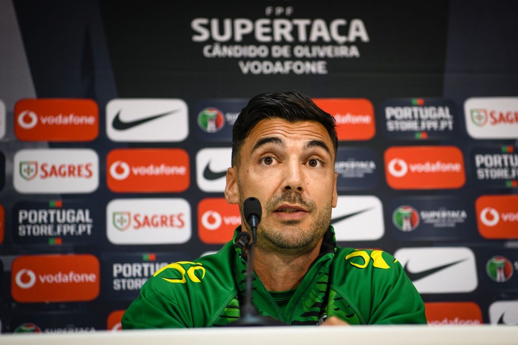  Supertaça: Treinador do Tondela quer "crença e organização" frente ao FCPorto