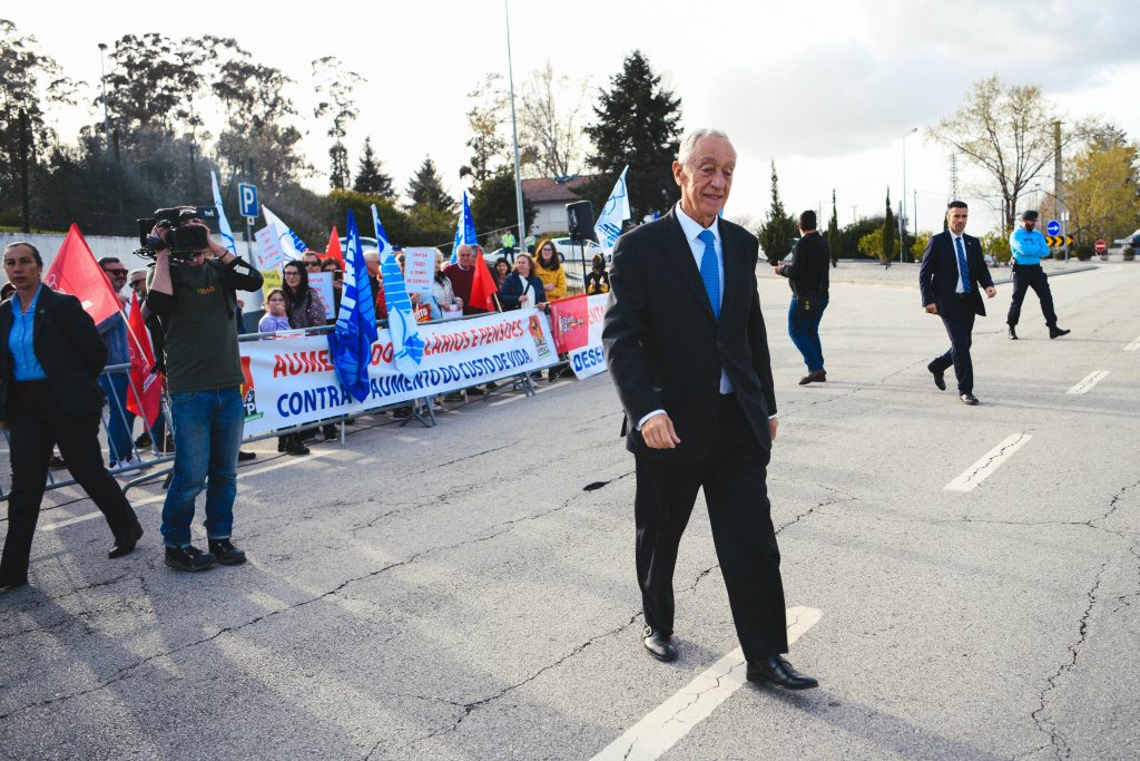  Professores manifestaram-se para Marcelo e Costa, mas só o Presidente da República apareceu