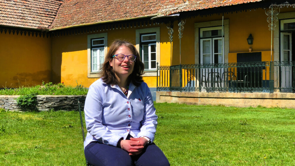  A menina entre vinhas, rezas e sorrisos