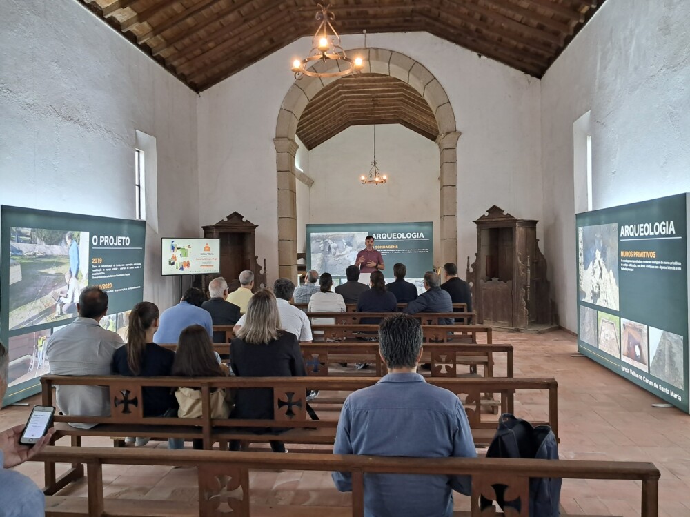  Muros do século XII encontrados em igreja velha do concelho de Tondela