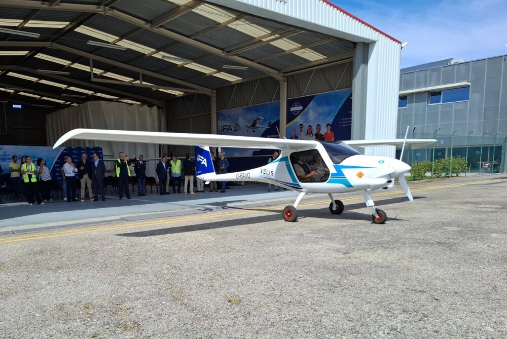  Avião 100 % elétrico pesa 500 quilos, leva duas pessoas e serve para dar aulas em Viseu