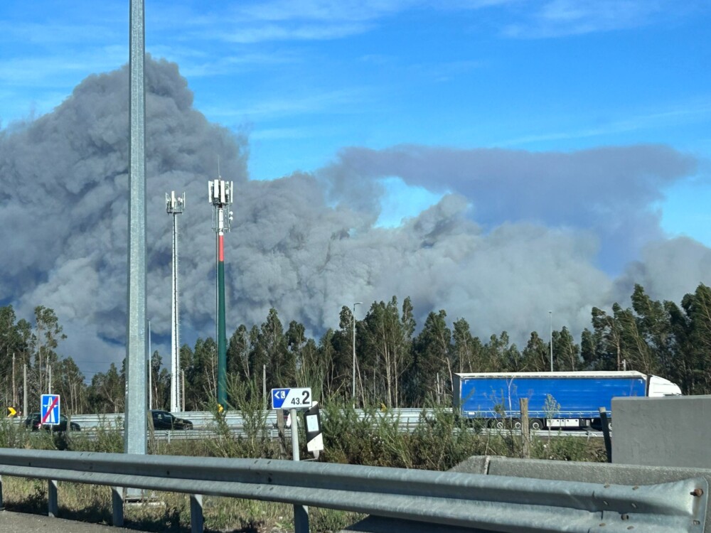  GNR apela aos automobilistas para não circular perto do fogo na A25