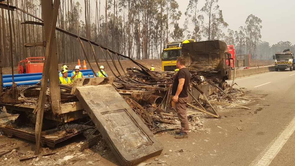  Incêndios: Camião de empresa de eventos de Viseu carregado de material ardeu na A25