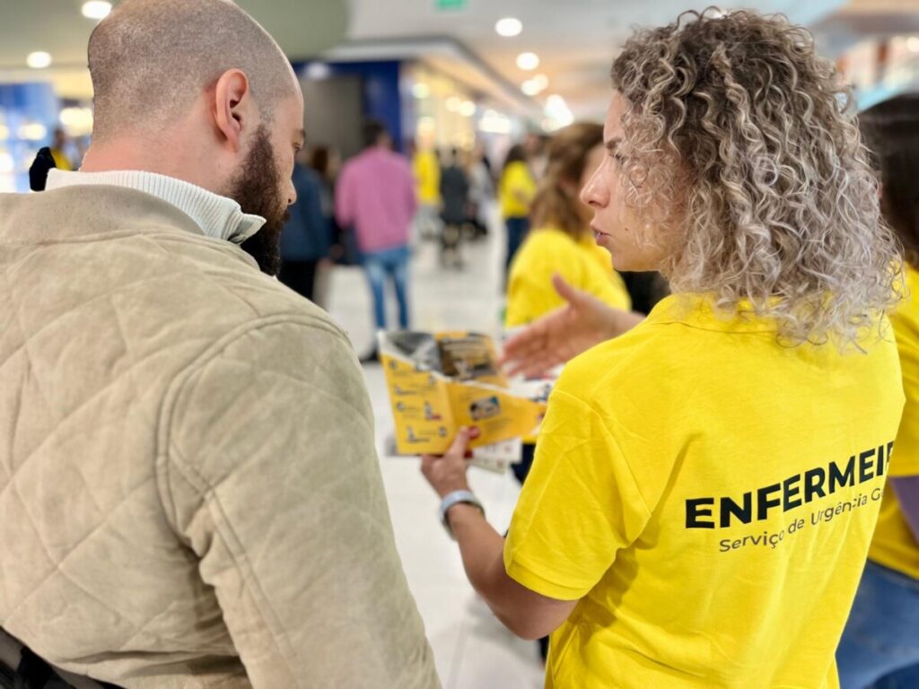  Enfermeiros da urgência do hospital de Viseu saem à rua para sensibilizar sobre suporte básico de vida, urgências e AVC